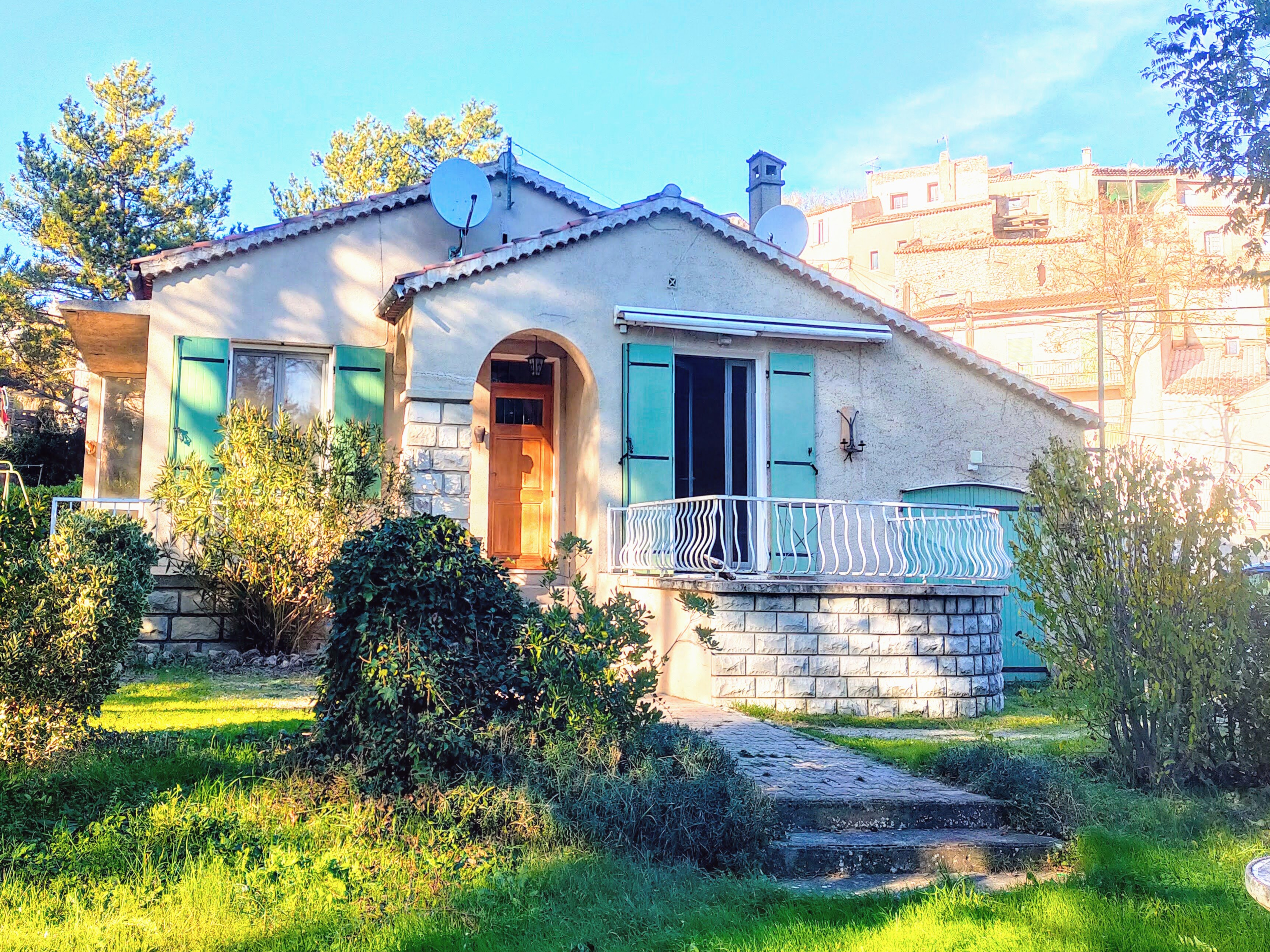 Maison avec jardin et garage