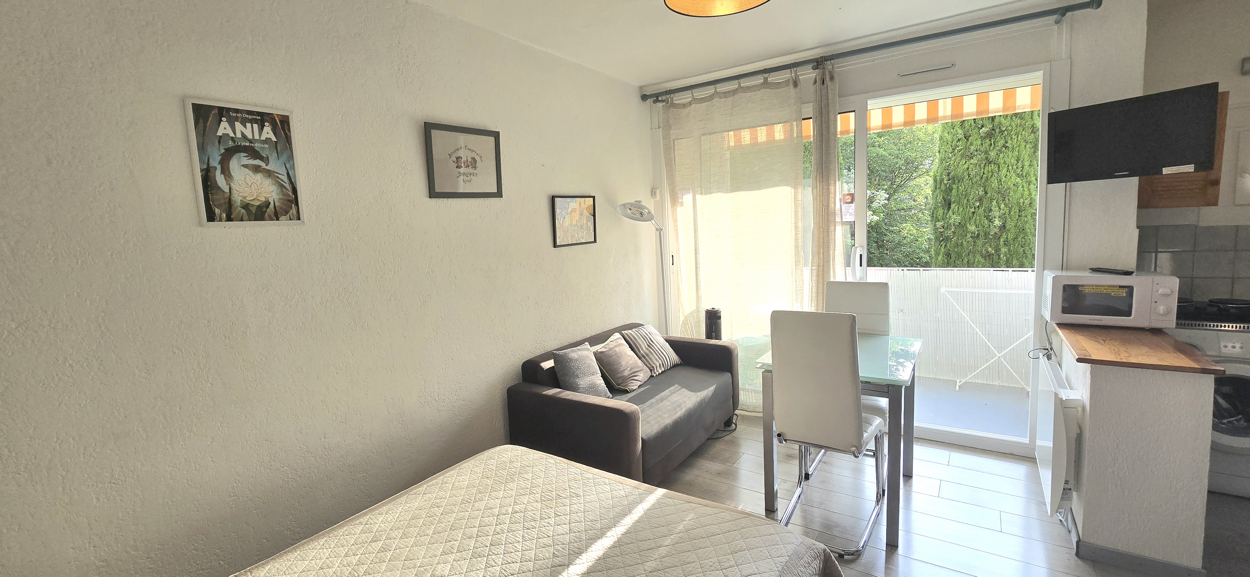 Studio avec balcon
