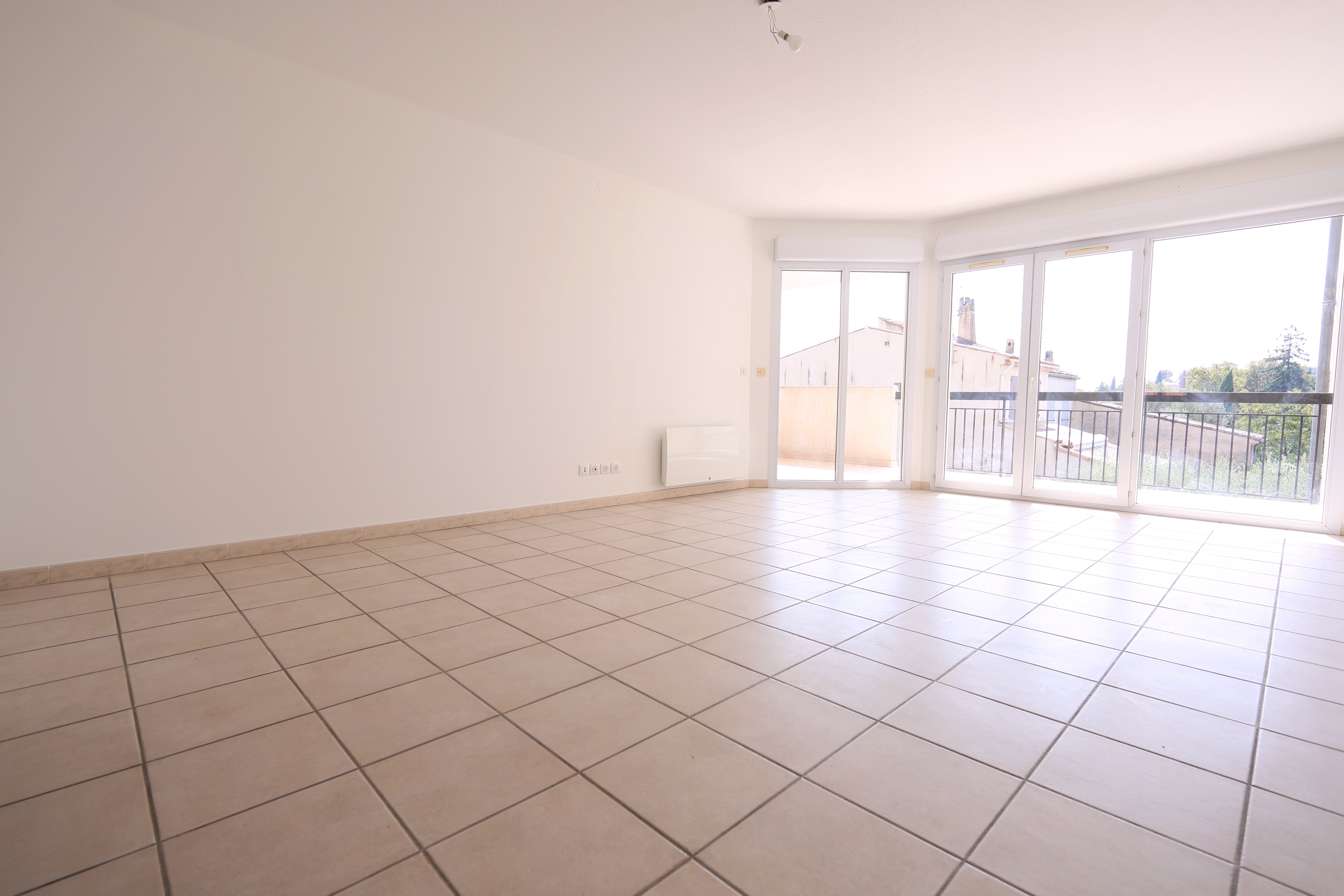 Appartement T3 Avec Terrasse, double garage et cave - Manosque - Réf. 449 - Photo 2