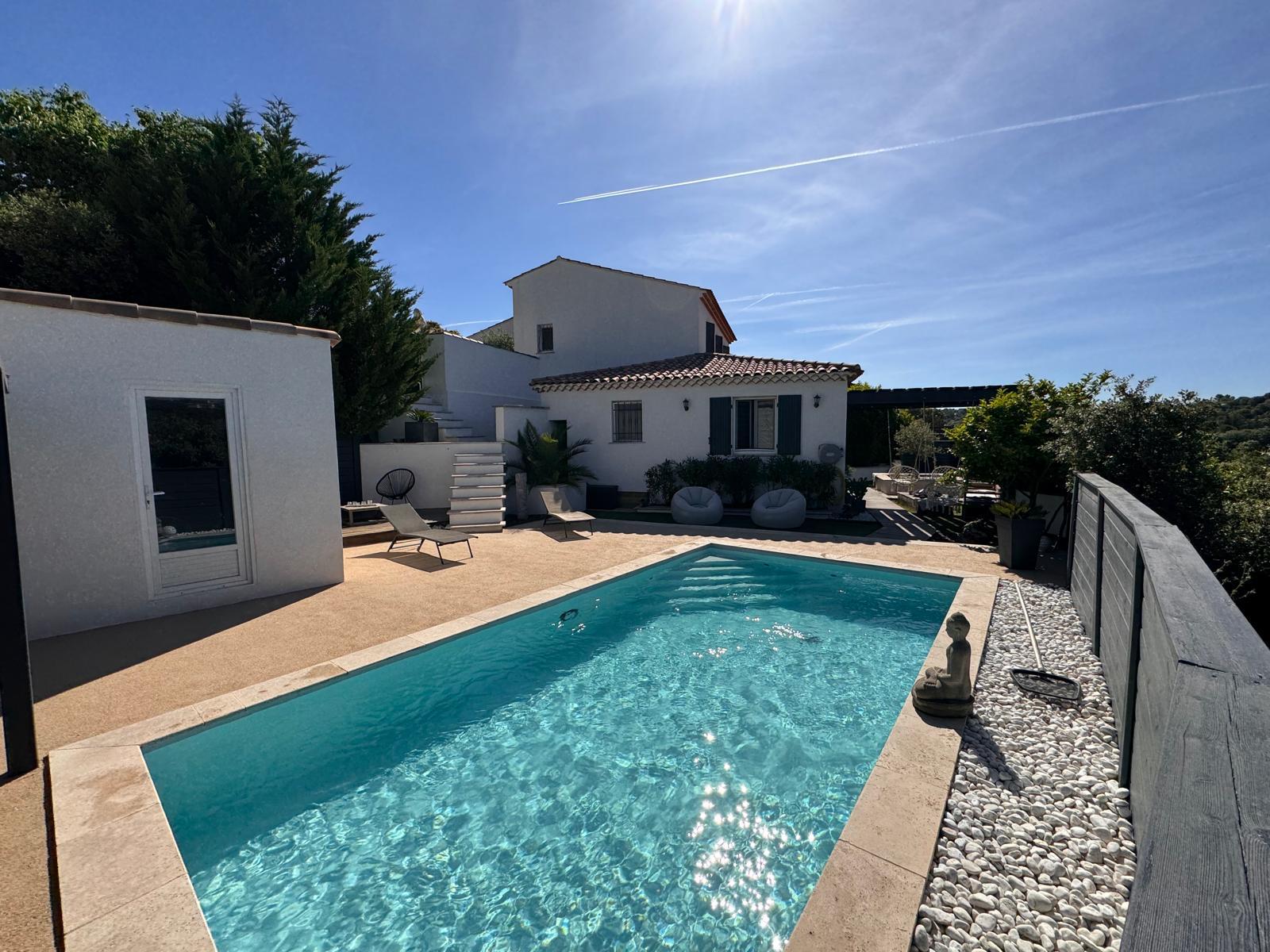Maison T5 avec piscine et garage