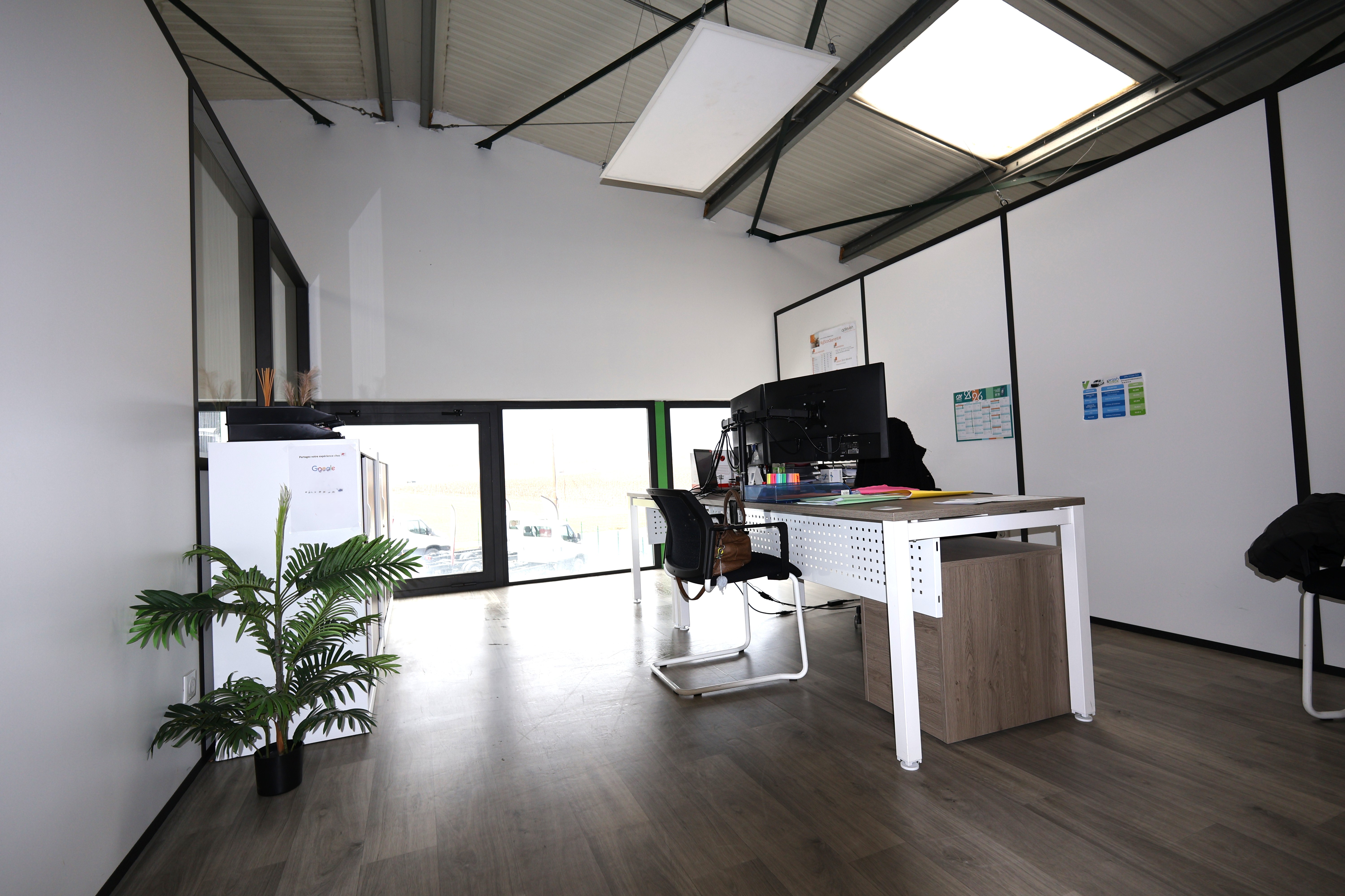 Ensemble bureaux & ateliers loués – Opportunité investisseur - Sainte Tulle - Réf. 490 - Photo 2