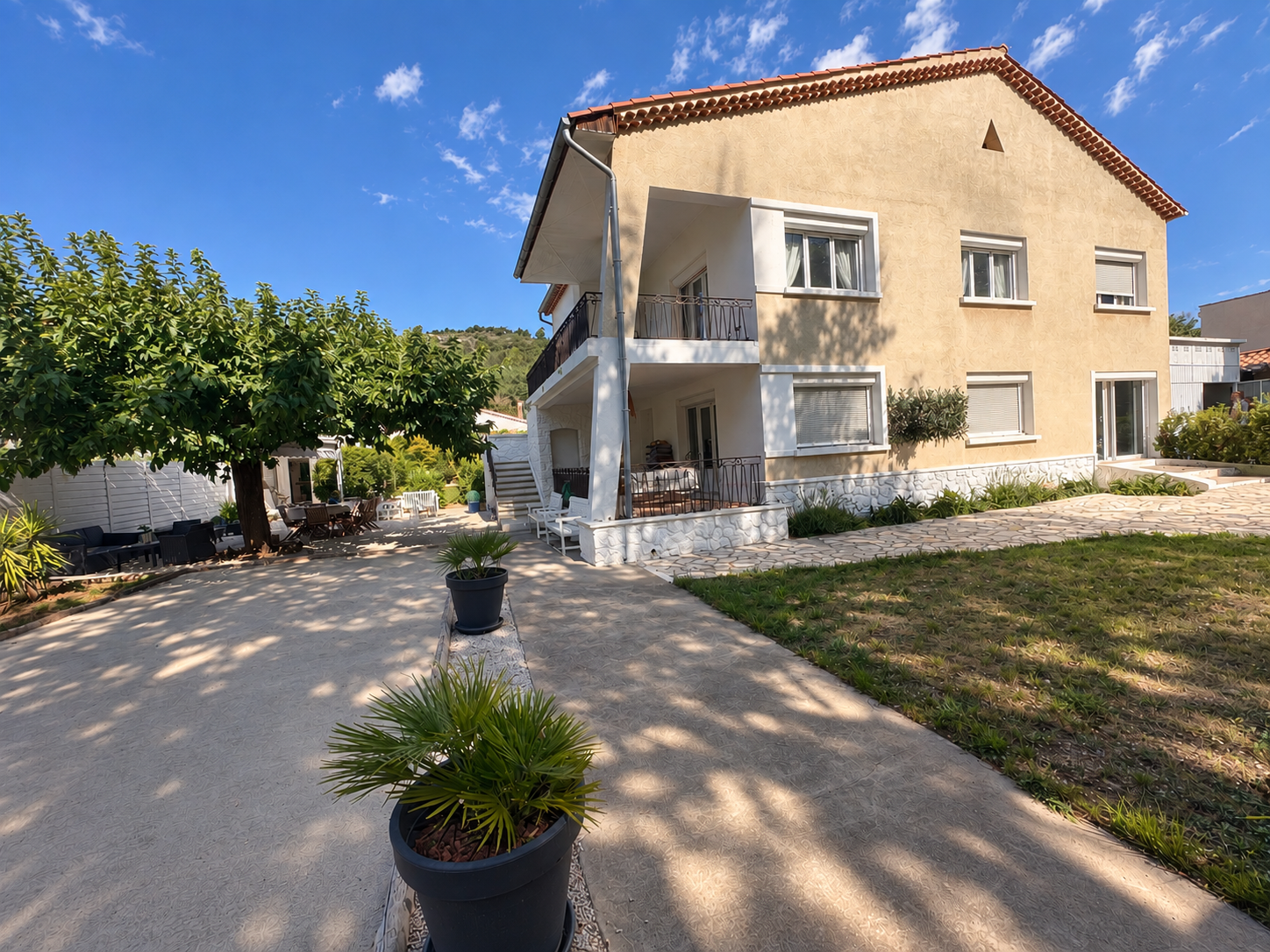 Maison rénovée – 181 m² – Deux appartements T4 – Terrain 1 098 m²